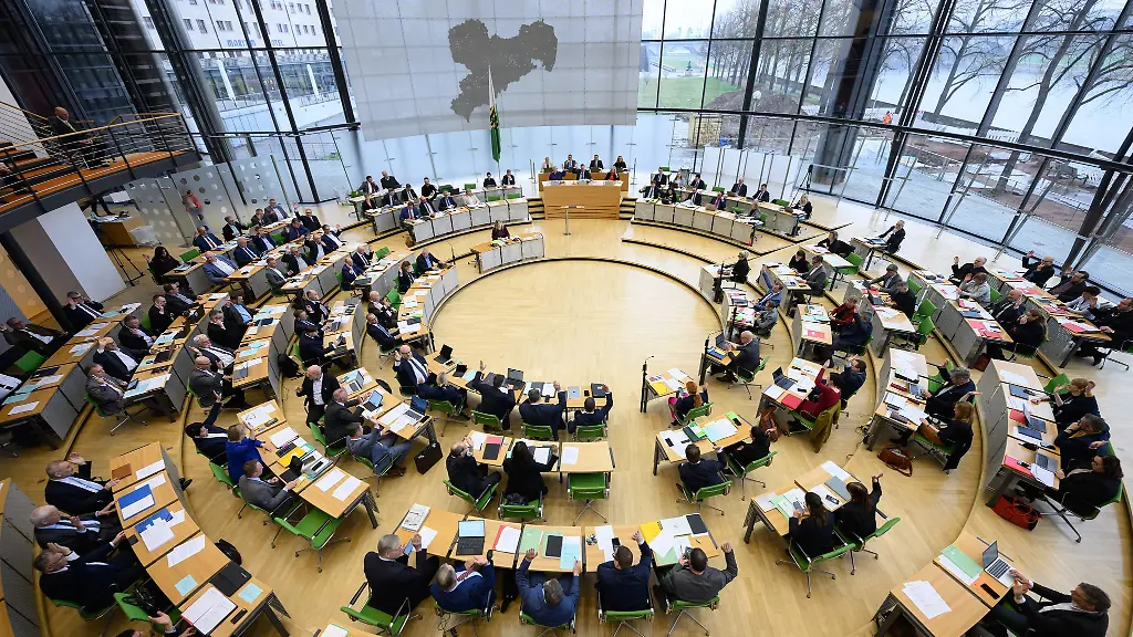 Die-kuenftige-Finanzpolitik-bleibt-im-Saechsischen-Landtag-umstritten