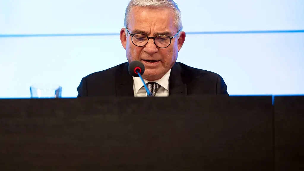 Besonders-die-Gewalt-gegen-Einsatzkraefte-beschaeftigt-den-Innenminister