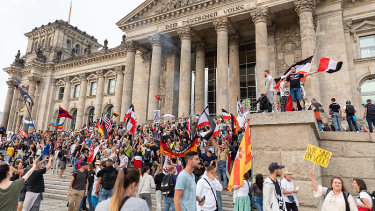 Vor allem Reichsbürger und Holocaustleugner waren an dem Unterfangen beteiligt.