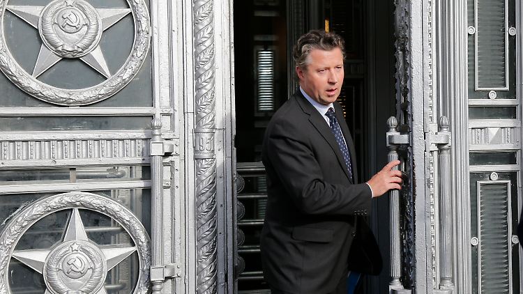 Der deutsche Botschafter in Moskau, Geza Andreas von Geyr, verlässt nach dem Gespräch das russische Außenministerium.