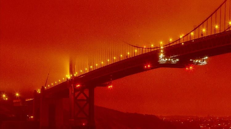 In San Francisco erwachten die Menschen unter einem orange glühenden Himmel.