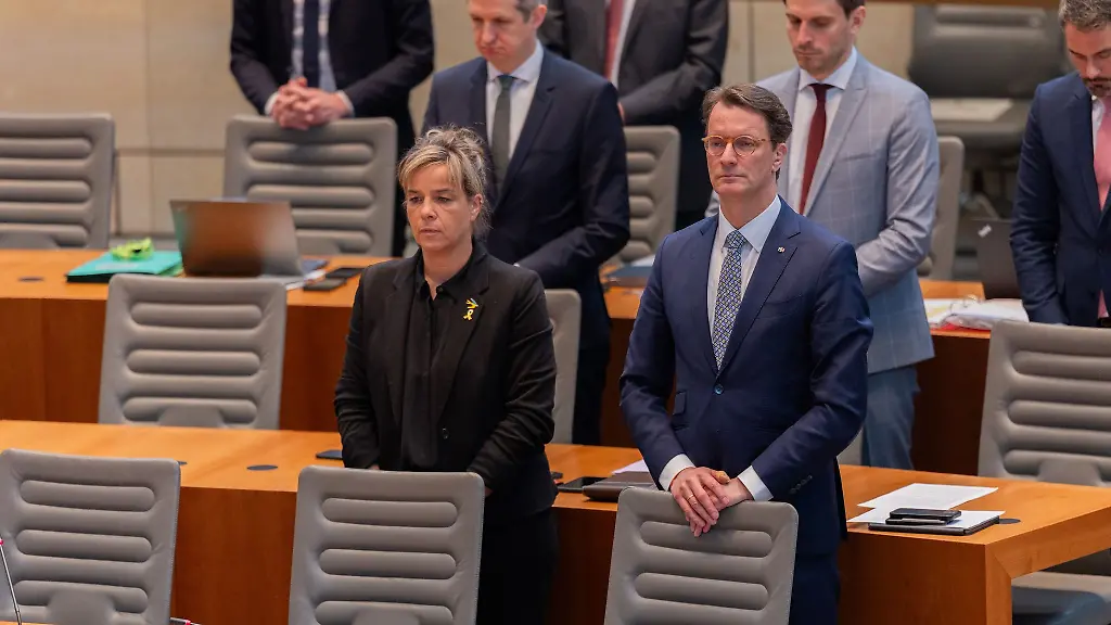 Der-nordrhein-westfaelische-Landtag-erinnert-an-die-Opfer-der-Germanwings-Katastrophe-vor-zehn-Jahren