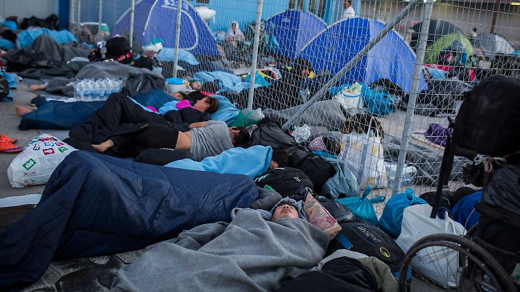 Wenn es nach der griechischen Regierung geht, sollen die 12.600 Menschen Lesbos nicht verlassen dürfen.