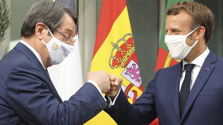 Frankreichs Staatschef Emmanuel Macron (rechts) und Zyperns Präsident Nikos Anastasiadis demonstrierten Einigkeit.