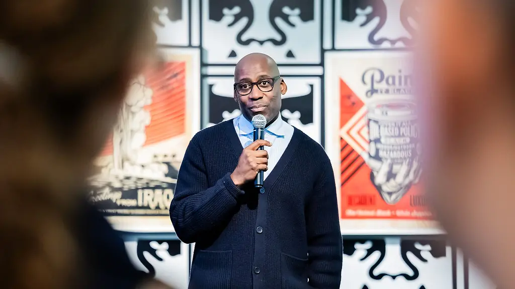 Senator-Chialo-im-Museum-Urban-Nation