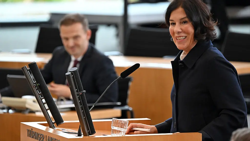 Boos-John-kuendigt-Vereinfachungen-an