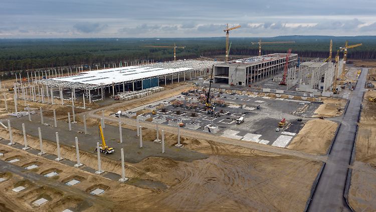 Loeb glaubt nicht, dass Tesla im Zweifelsfall die gesamte Fabrik zurückbauen würde. 