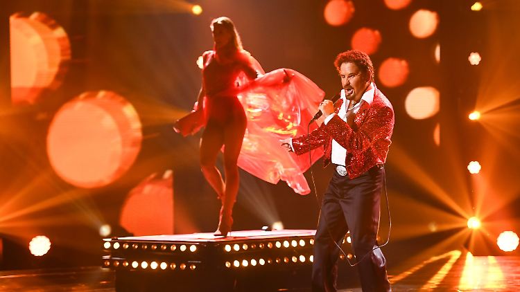 Welcher Star verbirgt sich unter der Maske von Tom Jones?