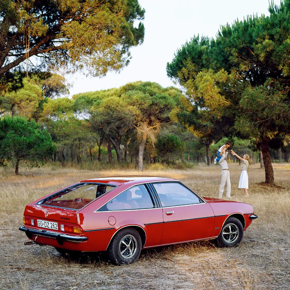 05-Konterte-den-Ford-Capri-Der-Opel-Manta-CC-mit-Quelle-Opel