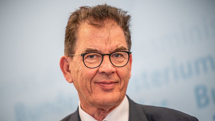 Müller sieht Bill Gates und seine Frau als gutes Beispiel für großzügige Milliardäre.  