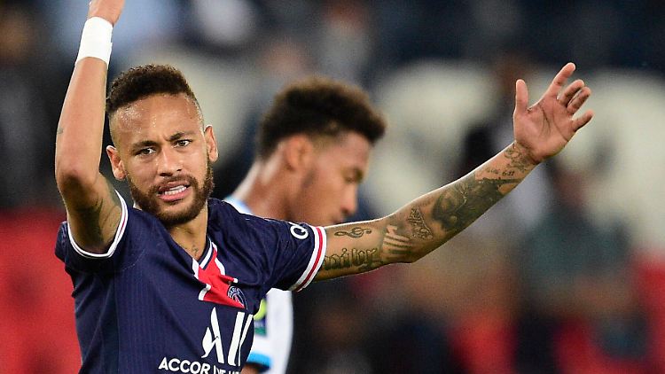 Neymar kassiert Rot - und zeigt sich alles andere als einsichtig.