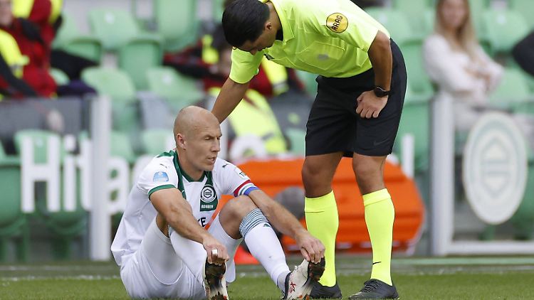 Für Robben ist das Spiel schon nach 29 Minuten beendet.