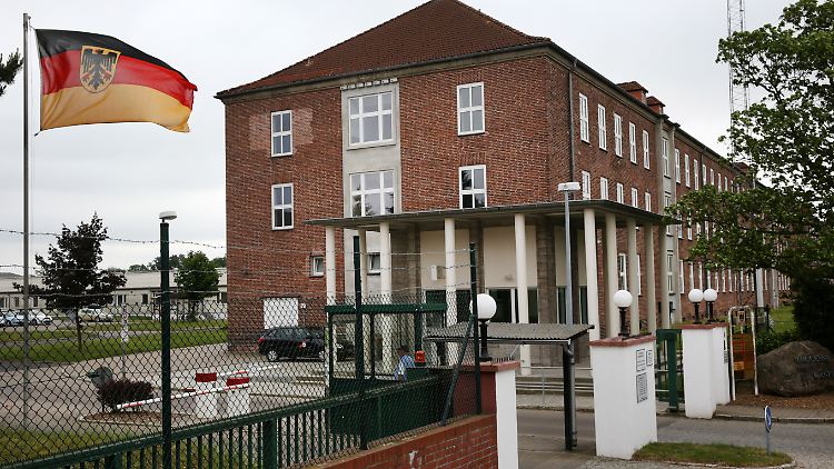 Der 40-Jährige soll in der Tollense-Kaserne in Neubrandenburg stationiert sein.