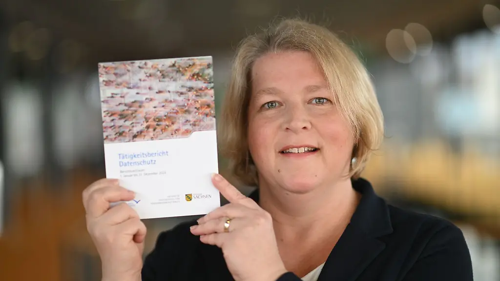 Sachsens-Datenschutzbeauftragte-Juliane-Hundert-hat-den-Jahresbericht-fuer-2024-vorgestellt