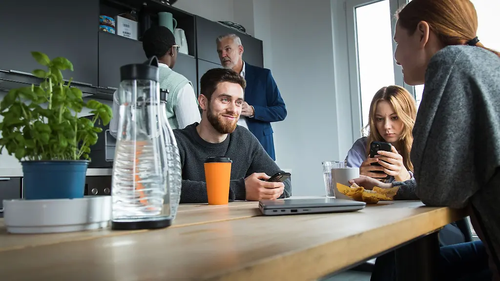 Ist-mein-Gehalt-eigentlich-fuer-meine-Position-angemessen-Recherche-ist-bei-dieser-Frage-oft-das-A-O