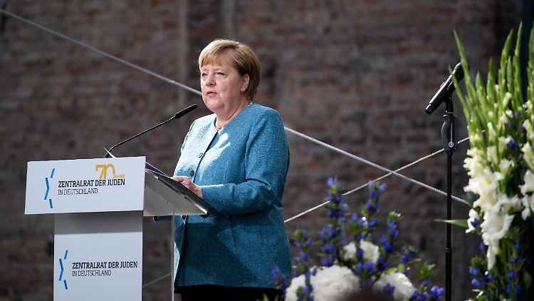 Angela Merkel fordert, Angriffe auf das jüdische Leben entschieden zu bekämpfen.