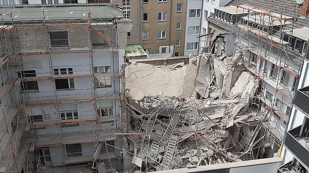 Plaedoyers-im-Prozess-um-toedlichen-Hauseinsturz-gestartet