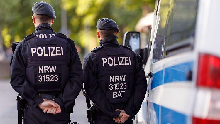 29 Polizisten in NRW wurden wegen rechtsextremer Chatnachrichten suspendiert - alleine 25 aus dem  Polizeipräsidium Essen. 