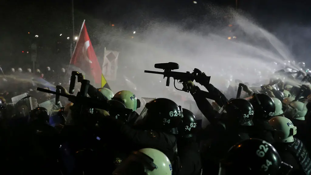 epi-226166176-DPA-AP-pe63wqyazr-v2-ax-ms6144-jpg-APTOPIX-Turkey-Polit