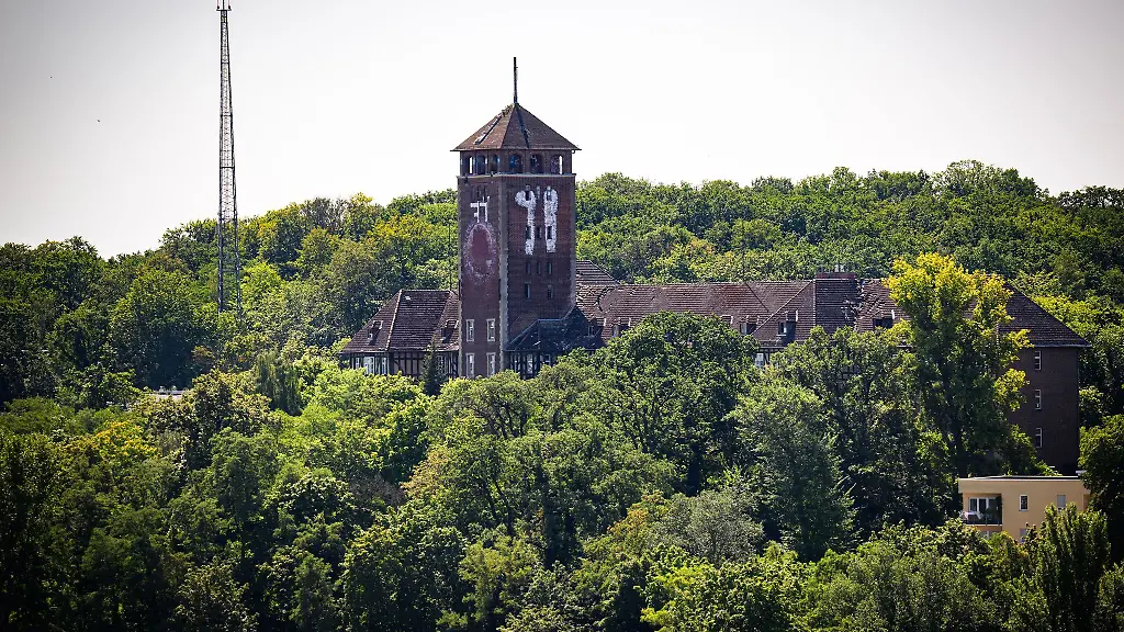 Das-alte-Landtagsgebaeude-ragt-ueber-Potsdam