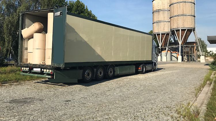 Der mutmaßliche Fahrer des Lastwagens wurde von der Polizei festgenommen.