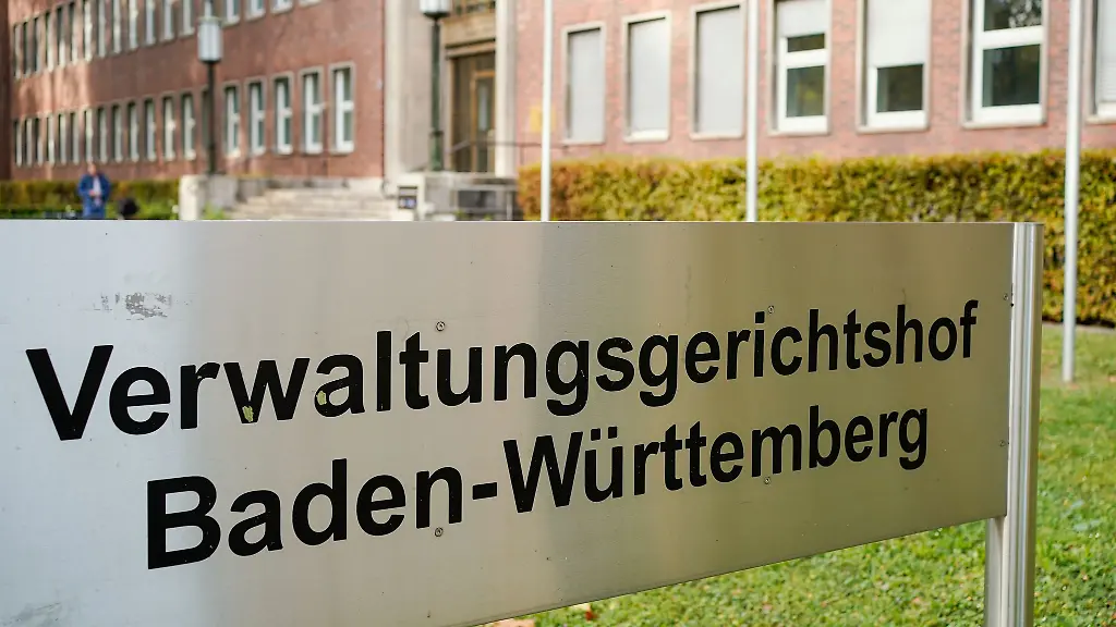 Die-Zahl-der-Klagen-gegen-abgelehnte-Asylantraege-steigen-massiv-an-und-fordern-die-Verwaltungsgerichte