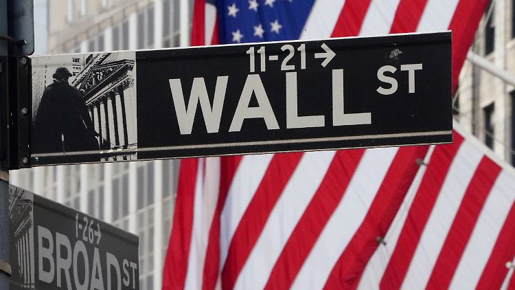 2020-08-28T055739Z_1855668194_RC2TMI9C4O7Z_RTRMADP_3_GLOBAL-EQUITY.JPG