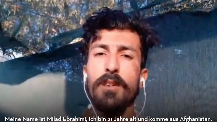 Der junge Afghane Milad Ebrahimi erzählt im Video-Call von den Zuständen in Moria.