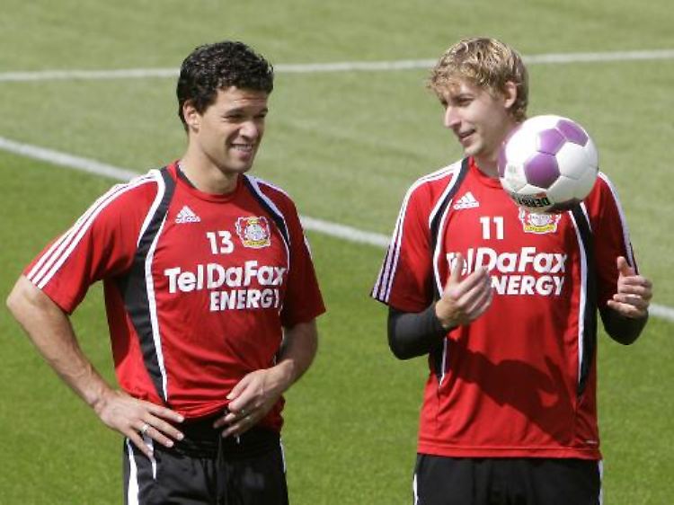 In Lauerstellung: Michael Ballack und Stefan Kießling.