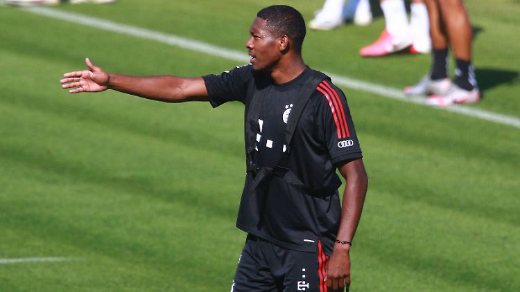 Alaba muss sich ganz schön was anhören beim FC Bayern.
