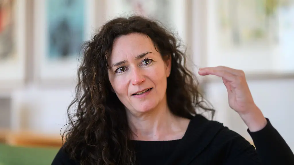 Sachsens-Justizministerin-Constanze-Geiert-wirbt-fuer-eine-verstaendliche-Sprache-in-allen-Bereichen-der-Justiz