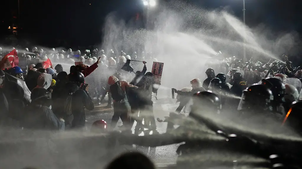 5de5363058cdc95fe01cd597a7e1682b