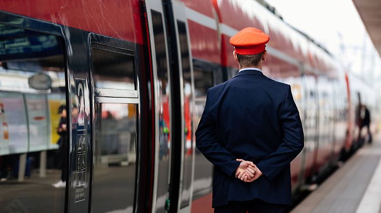 Die Bahn beschäftigt rund 215.000 Mitarbeiter.