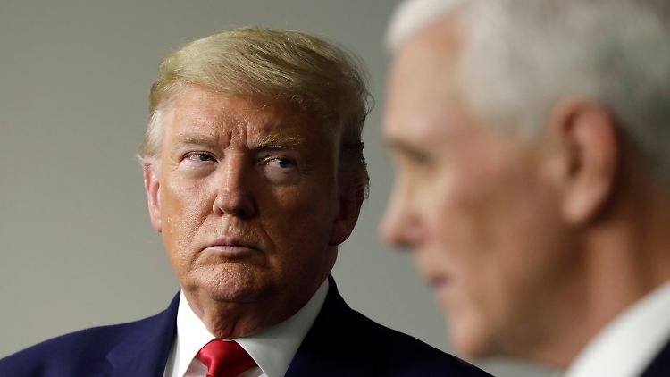 Vizepräsident Pence (rechts) und Trump: "völlige Missachtung menschlichen Lebens."