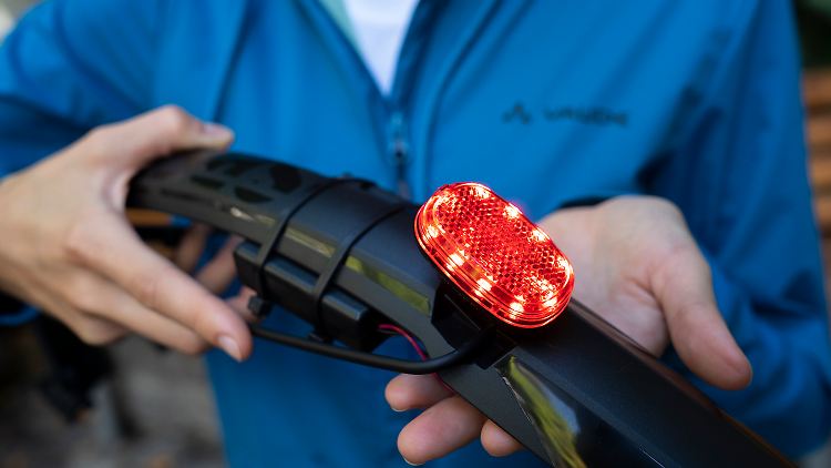 Das Secuzed von Busch & Müller ist das kleinste am Markt verfügbare Rücklicht, das den vorgeschriebenen Rückreflektor integriert.