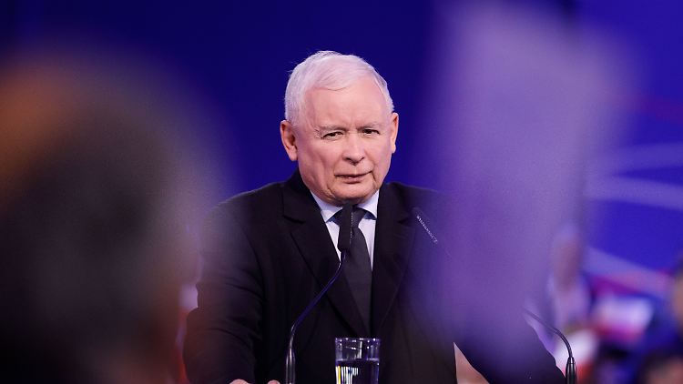 Bei dem Streit geht es um die Frage, wer den alternden Jaroslaw Kaczynski einmal als Parteichef beerben könnte