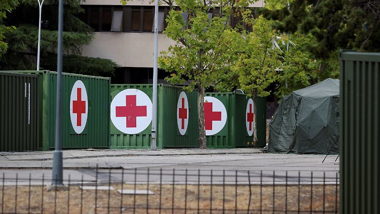 Ein neues Feldkrankenhaus soll Madrid bei der Behandlung der Corona-Patienten helfen.