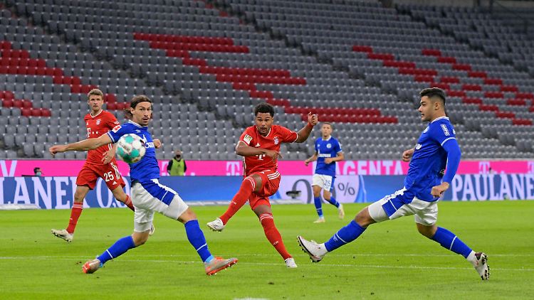 Serge Gnabry war der Matchwinner mit drei Toren beim Bundesligastart der Bayern.