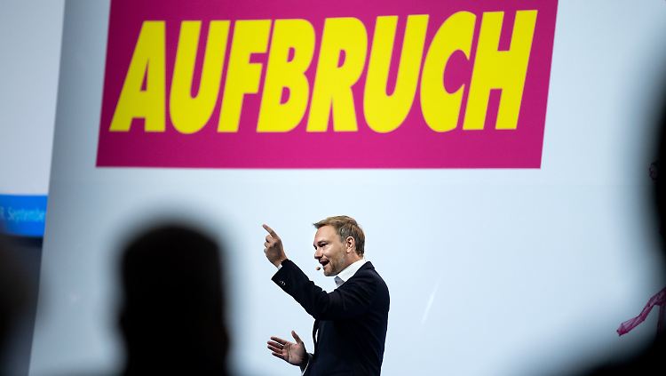 "Wir müssen intelligenter sein, als das Virus gefährlich ist", sagte der FDP-Chef.