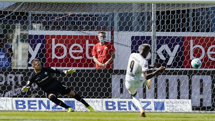 Daniel Keita-Ruel ist der Mann des Tages: Der Stürmer feiert einen Traum-Ligaeinstand für den SV Sandhausen.
