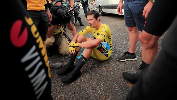 Im letzten Moment geschlagen: Primoz Roglic kann's nicht fassen.