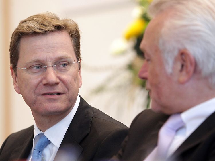 Westerwelle bekam angesichts seiner Situation vom schleswig-holsteinischen Fraktionsvorsitzenden Wolfgang Kubicki (r.) kürzlich "Mitleid" ausgesprochen.