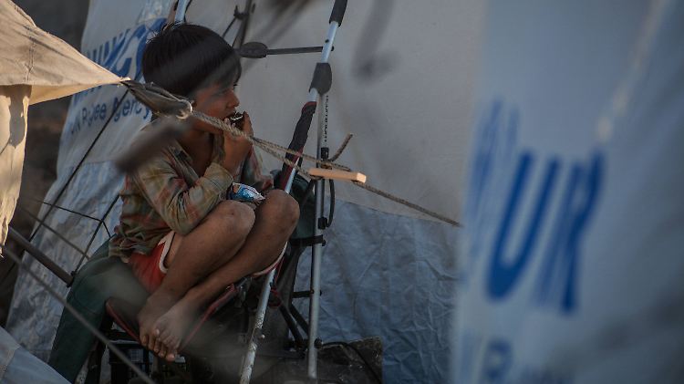Ein Flüchtlingskind im Lager Kara Tepe auf der Insel Lesbos. 