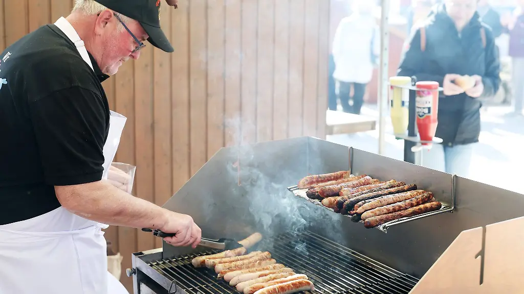 Der-Duft-von-Holzkohlegrill-und-Bratwurst-zieht-wieder-durch-Thueringen