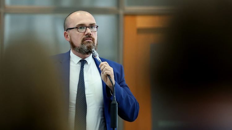 Tillschneider wird mit der Rechtsaußen-Strömung um Björn Höcke in Verbindung gebracht.