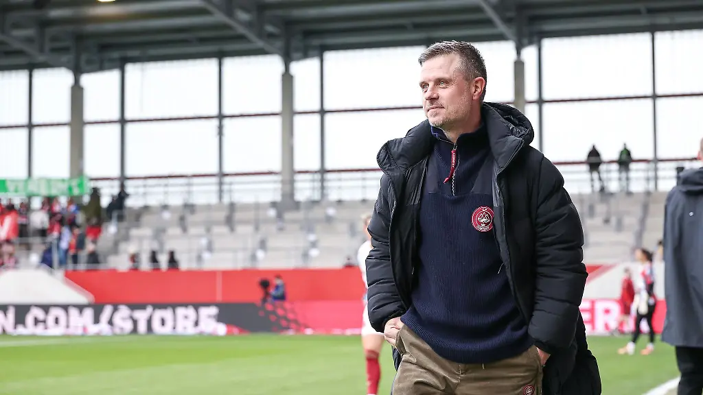Trainer-Alexander-Straus-will-mit-dem-FC-Bayern-wieder-ins-DFB-Pokal-Endspiel