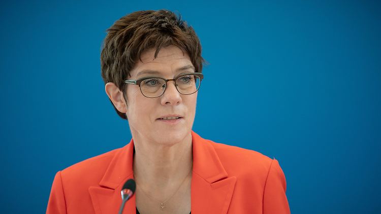 Am 4. Dezember wird in Stuttgart ein Nachfolger für Annegret Kramp-Karrenbauer gewählt.