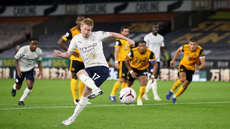 Superstar De Bruyne beim erfolgreichen Elfmeter-Schuss.