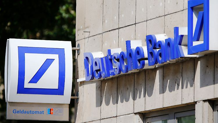 Nach einer Deutschen-Bank-Filiale müssen Kunden in manchen Städten wohl etwas länger suchen.