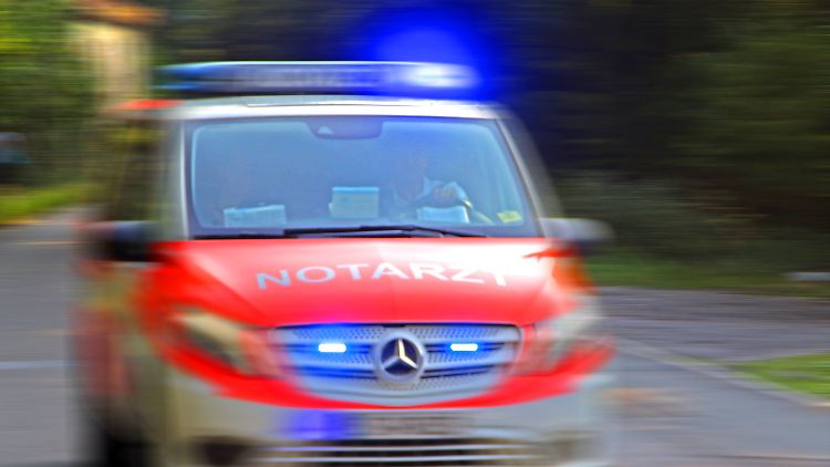 Ein aufmerksamer Autofahrer hat einer 35-Jährigen womöglich das Leben gerettet.